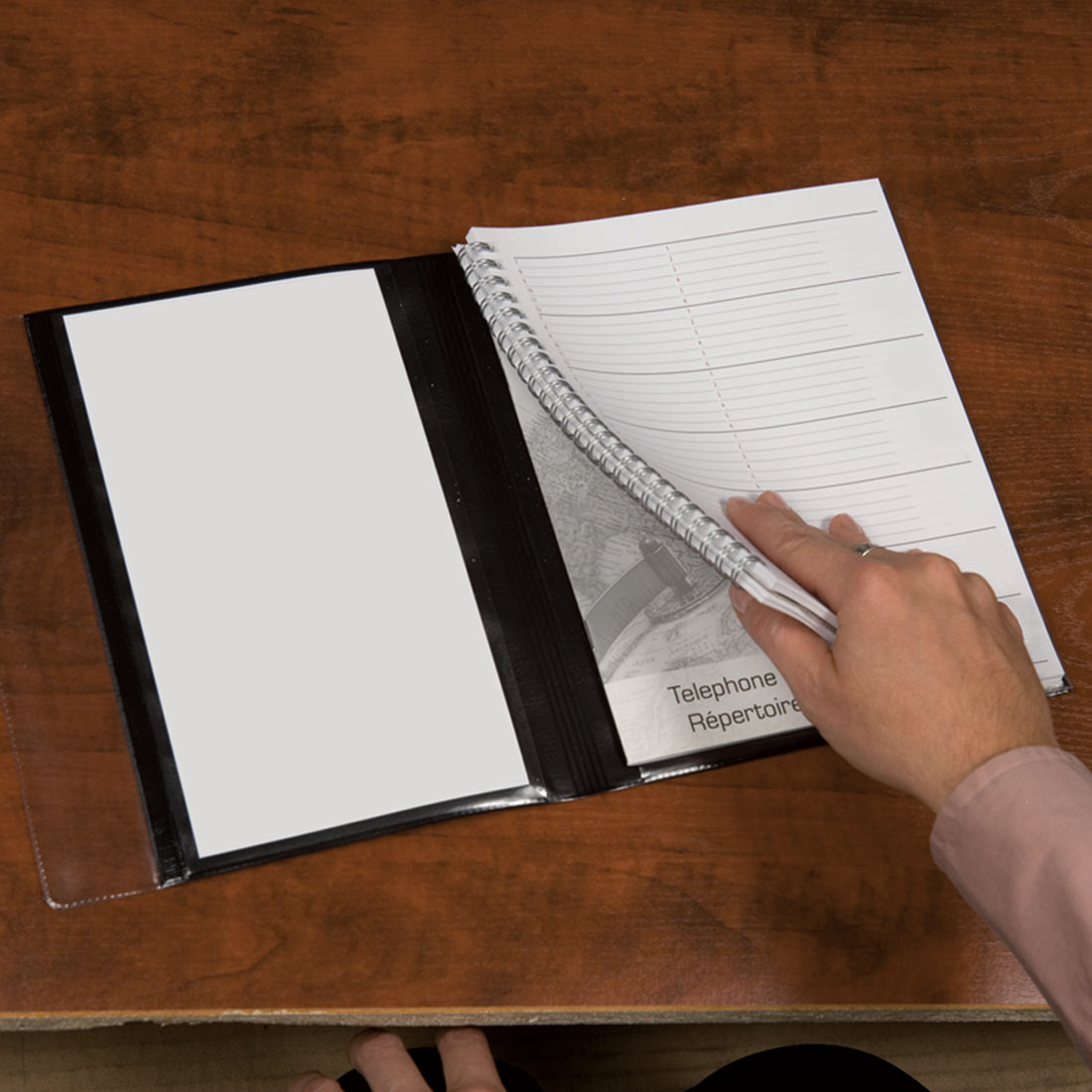 Brownline Pre-Vu Weekly Planner 2026, English, Tri-Fold Cover, Black CB920.BLK-26
